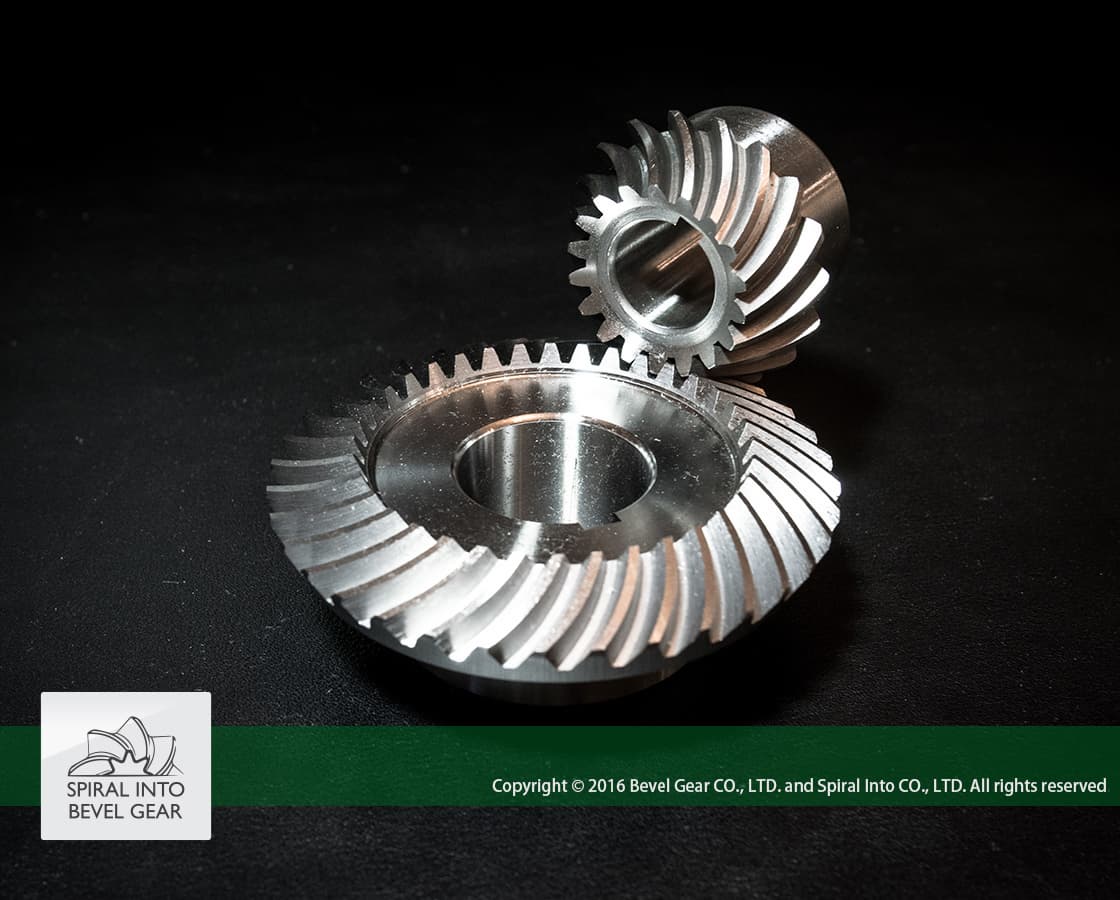 Spiral bevel gear_ crown and pinion gear_ for machine tool